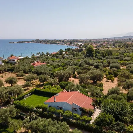 Villa Luxurious Villa, With Big Garden Next To Beach