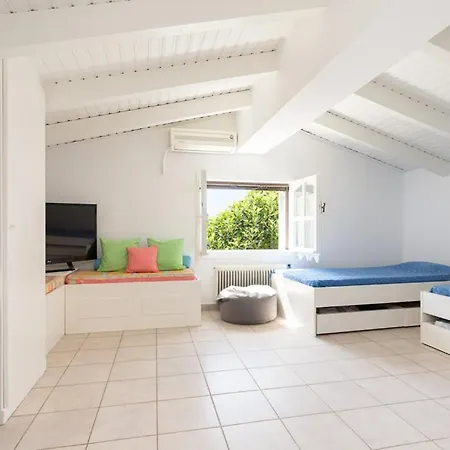 Vila Luxurious Villa, With Big Garden Next To Beach Selianítika