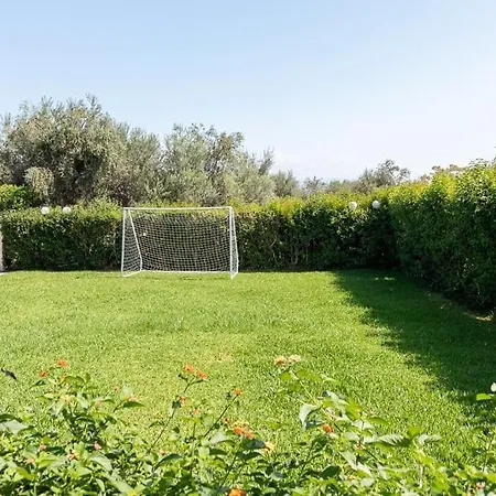 Villa Luxurious Villa, With Big Garden Next To Beach