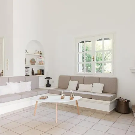 Luxurious Villa, With Big Garden Next To Beach Vila *