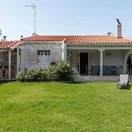 Luxurious Villa, With Big Garden Next To Beach *