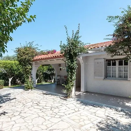 Luxurious Villa, With Big Garden Next To Beach * Selianítika