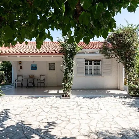 Vila Luxurious Villa, With Big Garden Next To Beach *
