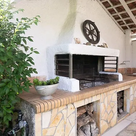 Villa Luxurious Villa, With Big Garden Next To Beach